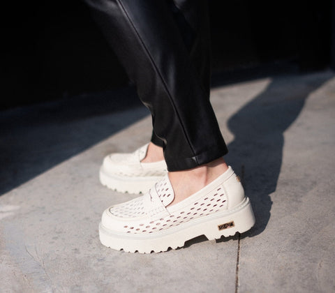 Cult Women's Loafers and Clogs SLASH OFF WHITE CLW469101